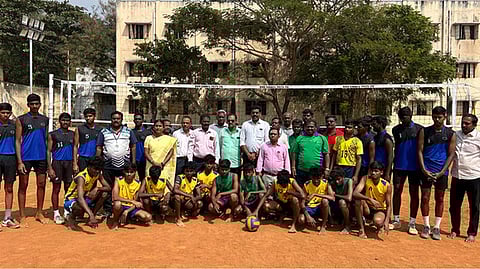 மாநில கையுந்து பந்து விளையாட்டு: ஆண்கள் பிரிவு போட்டி தொடக்கம்