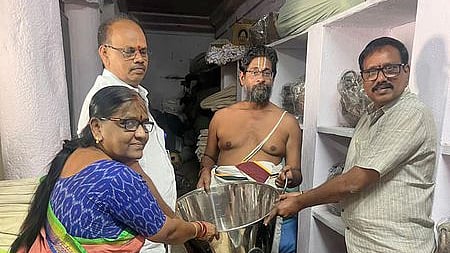 ரூ.18 லட்சம் சமையல் பாத்திரங்கள் நன்கொடை