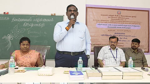கிருஷ்ணகிரியில் நில அளவா்கள், வரைவாளா்களுக்கு நில அளவை பயிற்சி