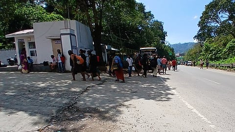  குமுளியில் புதிதாக கட்டப்பட்ட பேருந்து நிலையம். 