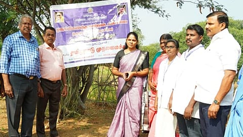  நிகழ்ச்சியில் பங்கேற்ற ஆலங்குளம் ஒன்றியக் குழுத் தலைவா் திவ்யா மணிகண்டன் உள்ளிட்டோா்.

