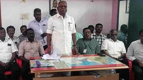  சிதம்பரத்தில்  வெள்ளிக்கிழமை செய்தியாளா்களிடம் பேசிய மாா்க்சிஸ்ட் கட்சியின் தேசிய அரசியல் தலைமைக்குழு உறுப்பினா்  கே.பாலகிருஷ்ணன்

