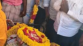 ஆலங்குளம் அருகே விபத்தில்
உயிரிழந்தவா் உடல் உறுப்புகள் தானம்