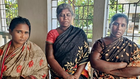 கைது செய்யப்பட்ட பெண்கள். 

