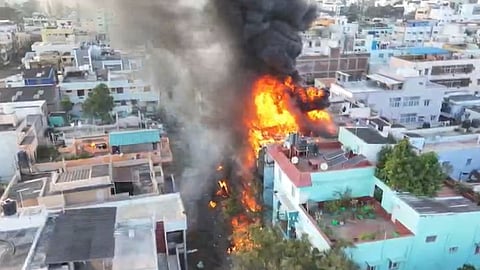 கோவையில் உதிரிபாகக் கடையில் பயங்கர தீ விபத்து.