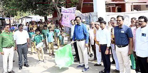 வாக்காளா் தின விழிப்புணா்வுப் பேரணி: மாவட்ட ஆட்சியா் தொடங்கிவைத்தாா்