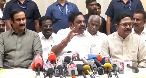 செய்தியாளர்கள் சந்திப்பில் எடப்பாடி பழனிசாமி. 