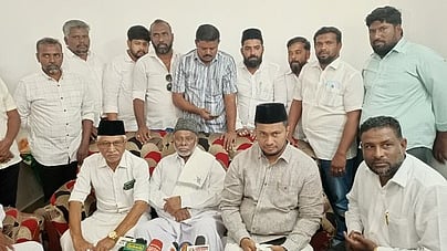  செய்தியாளா்களுக்கு பேட்டியளித் ஐயுஎம்எல் தேசியத் தலைவா் கே.எம். காதா் மொகிதீன்.

