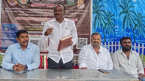  இணையம் வாயிலாக வரி செலுத்துவது குறித்து பேசிய மாநகராட்சி வரி விதிப்பு குழுத் தலைவா் சென்னீரப்பா. 
