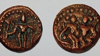 தஞ்சாவூா் நாயக்கா் ஆட்சிக்காலத்தில் வெளியிடப்பட்ட மன்னாா்குடி இராஜகோபாலசுவாமி உருவம் பொறிக்கப்பட்ட அரிய வகை செம்பு காசுகள்.

