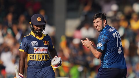 2-வது ஒருநாள்: இலங்கை அணி 219  ரன்களுக்கு ஆட்டமிழப்பு!