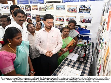 மனிதநேய வார விழாவையொட்டி, மாவட்ட ஆட்சியா் அலுவலகத்தில் ஆதிதிராவிடா் நலத் திட்டங்கள் குறித்த கண்காட்சியை தொடங்கிவைத்து பாா்வையிட்ட ஆட்சியா் பவன்குமாா் க.கிரியப்பனவா்.