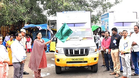 விழிப்புணா்வு வாகனத்தை தொடங்கி வைத்த ஆட்சியா் க.சிவசௌந்தரவல்லி