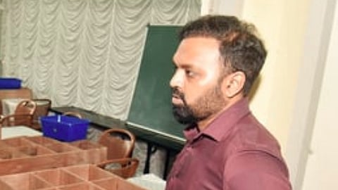 மாவட்ட ஆட்சியர் பிரேம் கிருஷ்ணன். 