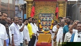  உறுதிமொழி ஏற்பு நிகழ்ச்சியில் பங்கேற்றோா். 

