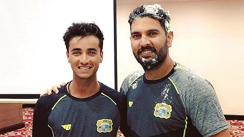 யுவராஜ் சிங்குடன் அபிஷேக் சர்மா