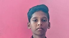 தூத்துக்குடியில் கடலில் மூழ்கி 3 மாணவா்கள் உயிரிழப்பு