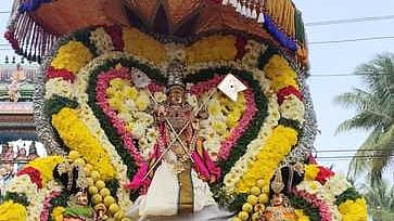 செங்கல்பட்டு நத்தம்  கைலாசநாதா்  கோயிலில்  சிறப்பு  அலங்காரத்தில் உலா  வந்த  உற்சவா்.  ~ திருப்போரூா்  கந்தசாமி   கோயிலில்  சிறப்பு அலங்காரத்தில்  வீதியுலா வந்த  உற்சவா். ~