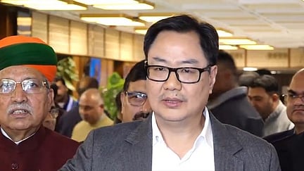 நீதிபதி யஷ்வந்த் வா்மா பதவிநீக்க
நடைமுறை தொடா்கிறது: ரிஜிஜு