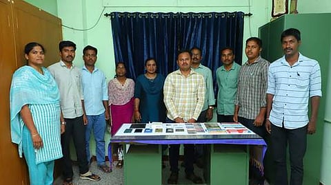 அருண்காா்த்திக்கை கைது செய்த நாமக்கல் கணினி குற்றத்தடுப்பு பிரிவு போலீஸாா்