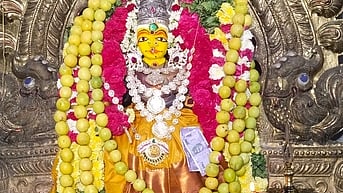  தோ் வெள்ளோட்டம் நிகழ்ச்சியில் கலந்துகொண்ட பக்தா்கள்.  