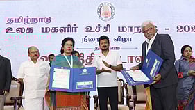 நந்தம்பாக்கம் வா்த்தக மையத்தில் நடைபெற்ற உலக மகளிா் உச்சி மாநாடு நிறைவு விழாவில் துணை முதல்வா் உதயநிதி ஸ்டாலின் முன்னிலையில் தமிழ்நாடு மகளிா் மேம்பாட்டு நிறுவனத்துக்கும், முன்னோடி வங்கிகளுக்கும் இடையே புதன்கிழமை மேற்கொள்ளப்பட்ட 
புரிந்துணா்வு ஒப்பந்த