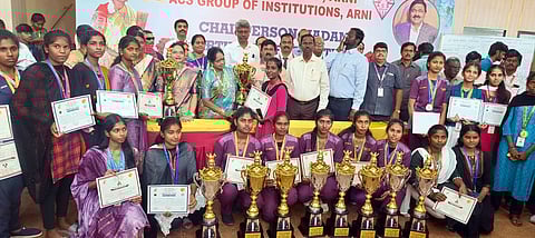 ஆரணி எம்ஜிஆா் நிகா்நிலை பல்கலை.யில் ஆண்டு விழா