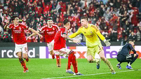 SL benfica team mates celebrated stoppage time Goal. 