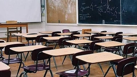 தில்லியில் ஐந்து பள்ளிகளுக்கு வெடிகுண்டு மிரட்டல்: போலீஸ் விசாரணையில் புரளி எனத் தகவல்