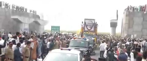 அஜீத் பவாரின் இறுதி ஊர்வலம் 