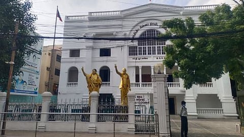 பிப்.4-இல் அதிமுக  மாவட்டச் செயலா்கள் கூட்டம்