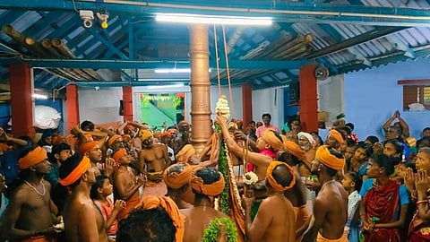  கொடியேற்ற நிகழ்ச்சியில் பங்கேற்றோா்.