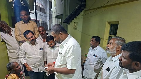  பிரசாரத்தைத் தொடங்கி வைத்து பொதுமக்களிடம் பேசிய செ. கிருஷ்ணமுரளி எம்எல்ஏ.