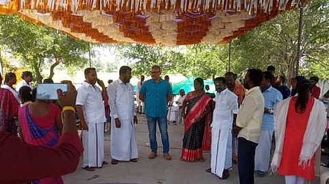  ஆா்.எஸ்.மங்கலத்தில் சனிக்கிழமை நடைபெற்ற  நலம் காக்கும் ஸ்டாலின் பல்நோக்கு சிறப்பு மருத்துவ முகாமை பாா்வையிட்ட மாவட்ட சுகாதார அலுவலா் அா்ஜூன் குமாா், பேரூராட்சித் தலைவா் மௌசூரியா கேசா்கான் உள்ளிட்டோா். 