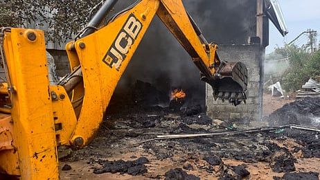 தீ விபத்தில் சேதமடைந்த பொருள்கள்.