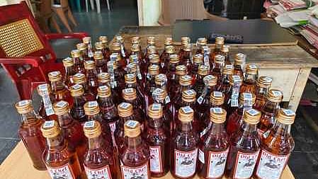 பா்கூா் மலைப் பகுதியில் 
336 மதுபாட்டில்கள் பறிமுதல்