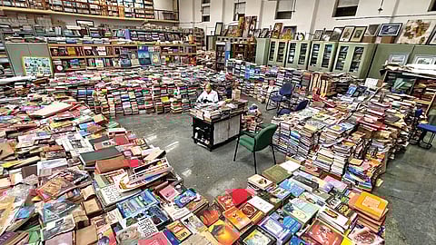 தனிநபர்: 20 லட்சம் நூல்கள்