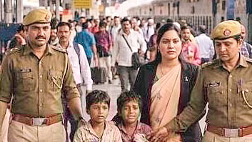 குழந்தைகள் மீட்பாளர்...