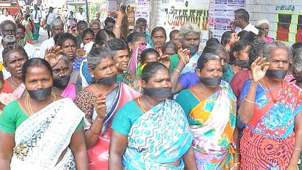 கல் குவாரியை மூடக் கோரி கிராமத்தினா் போராட்டம்