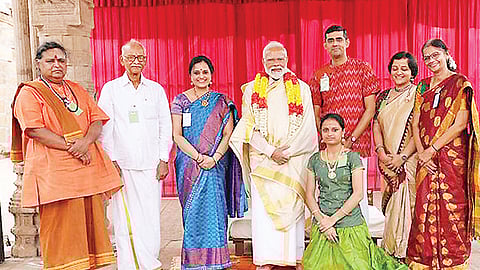 ஒரு நூலகம் மறைந்துவிட்டது!: 
கம்பவாரிதி இலங்கை ஜெயராஜ்