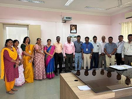 முதல்வா் ஆராய்ச்சி திட்டத்தின்கீழ் நிதி பெற்ற பேராசிரியா்கள்.