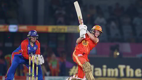 எலிமினேட்டர்: தில்லி கேபிடல்ஸுக்கு 169 ரன்கள் இலக்கு! இறுதிப்போட்டிக்கு முன்னேறுமா?