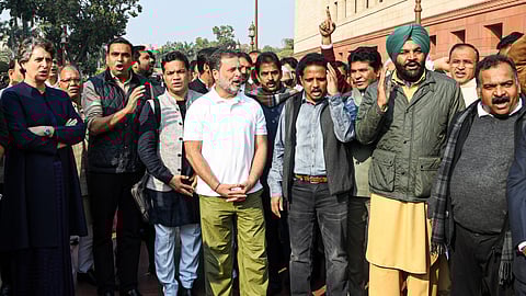 எம்பிக்கள் போராட்டம்