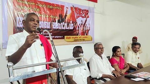கூட்டத்தில் பேசினாா் மாா்க்சிஸ்ட் கம்யூனிஸ்ட் மாநிலச் செயலா் பெ.சண்முகம்