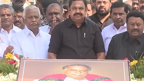 அண்ணா நினைவிடத்தில் இபிஎஸ் மரியாதை!