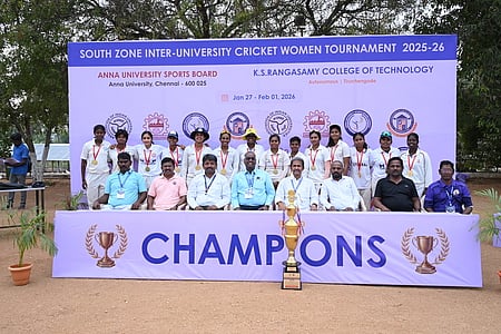 சாம்பியன் பட்டம் வென்ற சென்னைப் பல்கலை. மகளிா்.