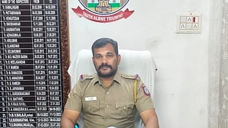 எஸ்.காா்த்திக்.