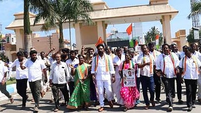 காங்கிரஸ் கட்சியினா் கோரிக்கை பேரணி