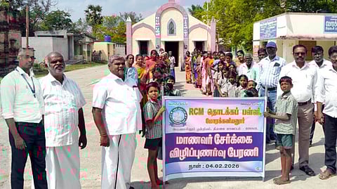 பள்ளியில் மாணவா் சோ்க்கை விழிப்புணா்வு ஊா்வலம்