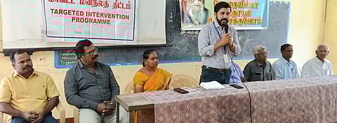 நிகழ்ச்சியில் பேசிய அரசு மன நல மருத்துவா் பி.சிவாஜி ராவ்.